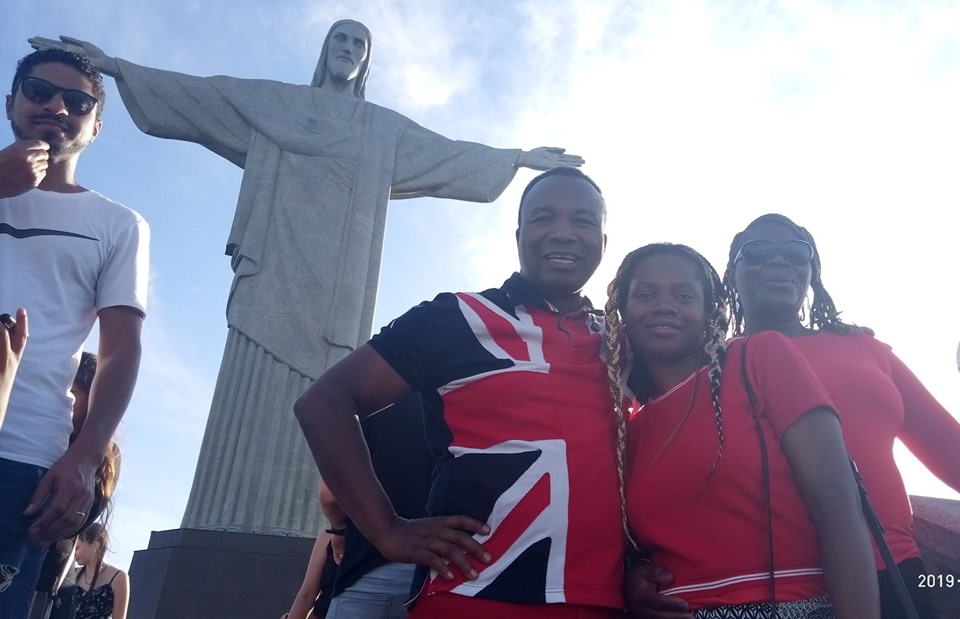 Пастор Сандей Аделаджа возле знаменитой статуи Иисуса Христа в Рио де Жанейро!
